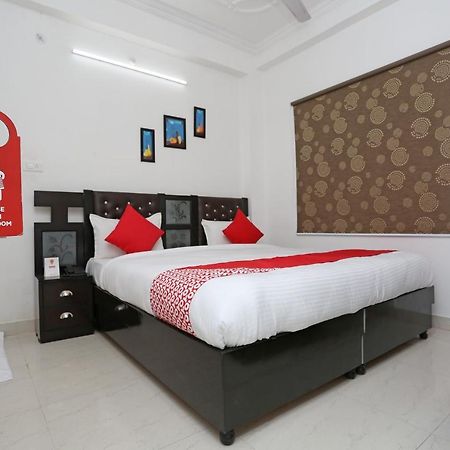 Oyo 11306 Ss Hotel Gorakhpur Esterno foto