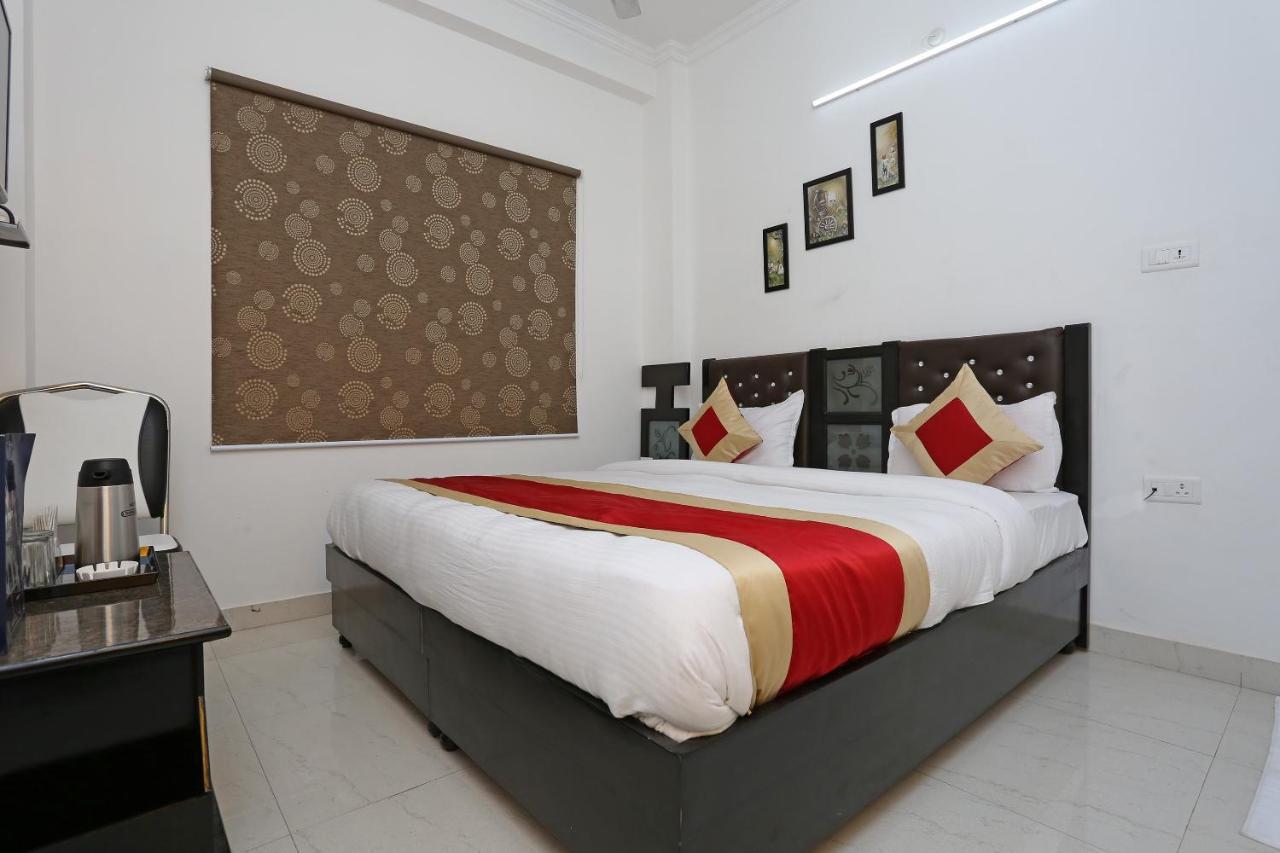 Oyo 11306 Ss Hotel Gorakhpur Esterno foto
