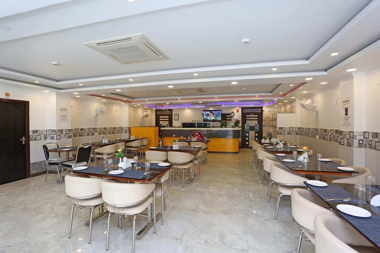 Oyo 11306 Ss Hotel Gorakhpur Esterno foto
